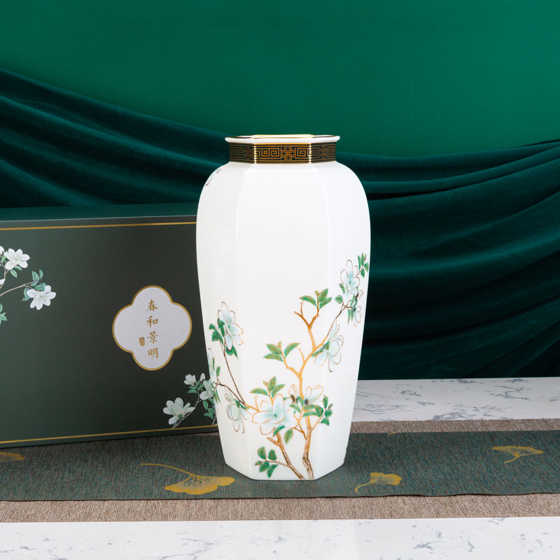 春和景明骨瓷花瓶八角花瓶
